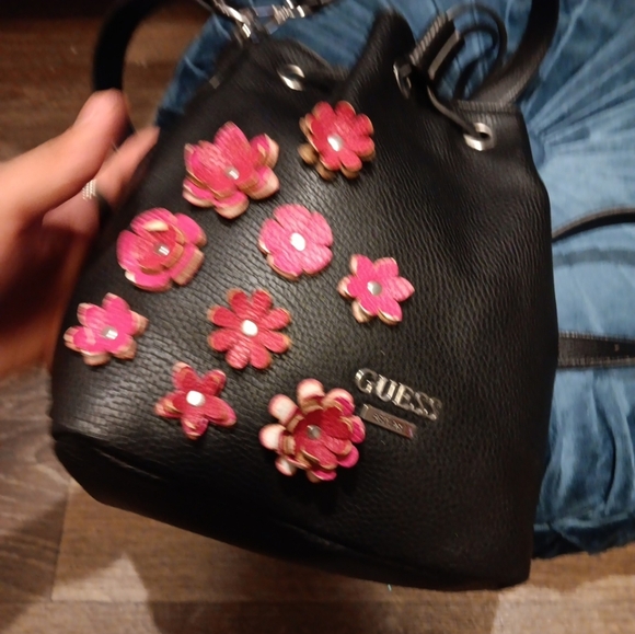 Guess Crossbody Bag And Handbag Black Leather With Pink Flower Embroidered - Picture 6 of 7